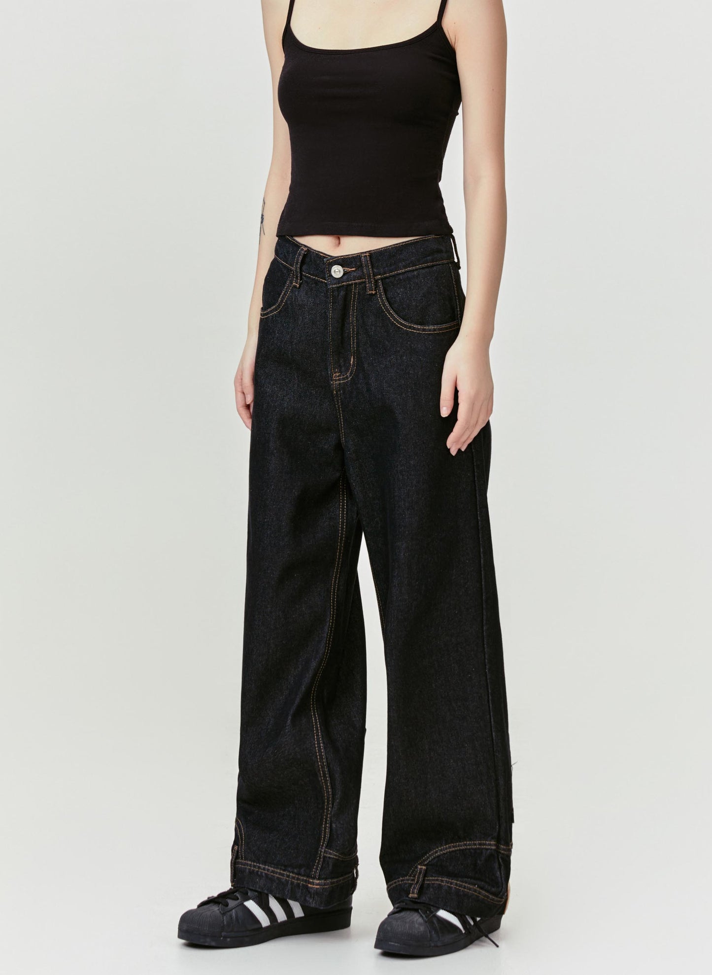 INVERTED TRIANGLE JEANS PANTS